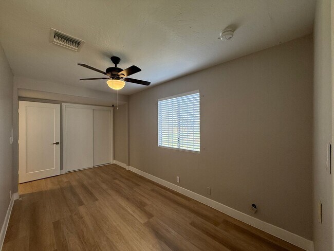 Building Photo - Lancaster 3 Bedroom + 2 Bathroom