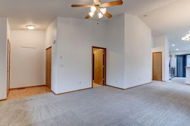 Building Photo - 2 Bd 2 Bath Home in 55+ Community