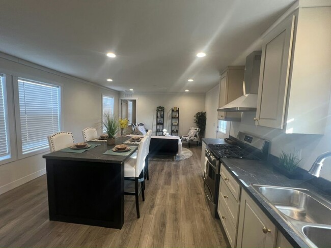 Building Photo - 582 Cimarron