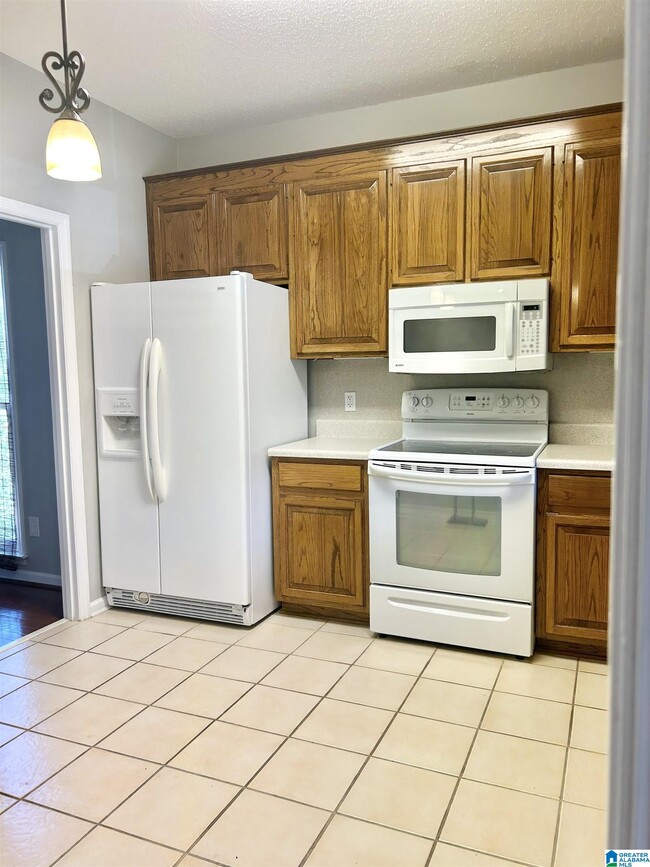 Building Photo - 2212 Ascot Ln