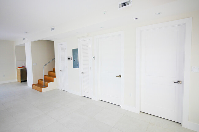 Building Photo - Jefferson Palms - Miami beach