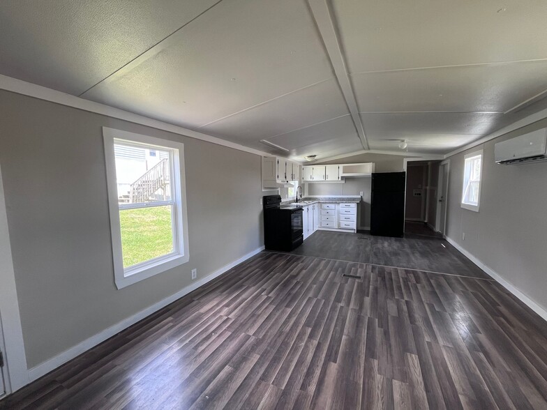 Building Photo - 2409 Swope Rd