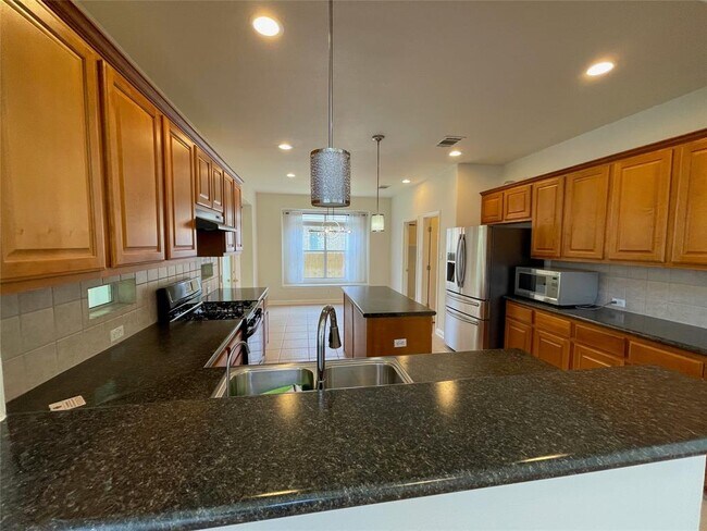 Building Photo - 10401 Yellowstone Dr