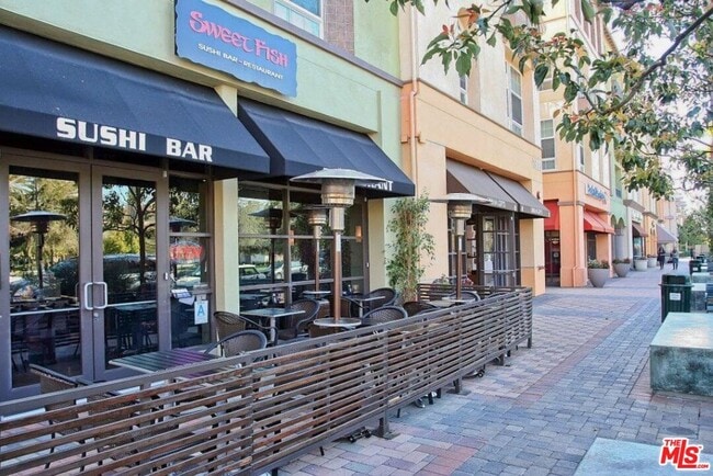 Building Photo - 5350 Playa Vista Dr