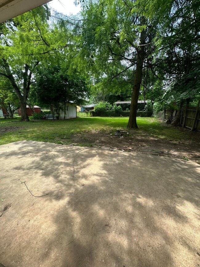 Building Photo - Updated 3 Bedroom home in Central Park