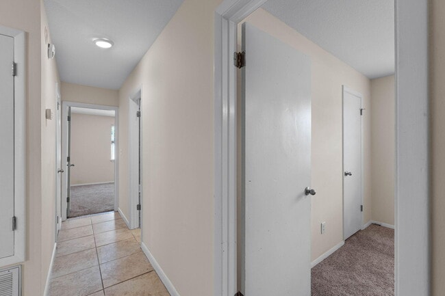 Building Photo - 137 Deville Dr