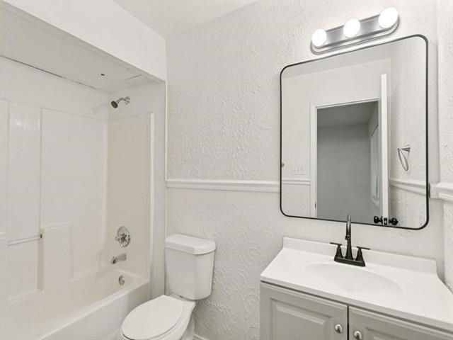 Building Photo - 905 Hawthorne Dr