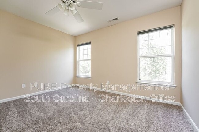 Building Photo - 148 Grand Oaks Dr