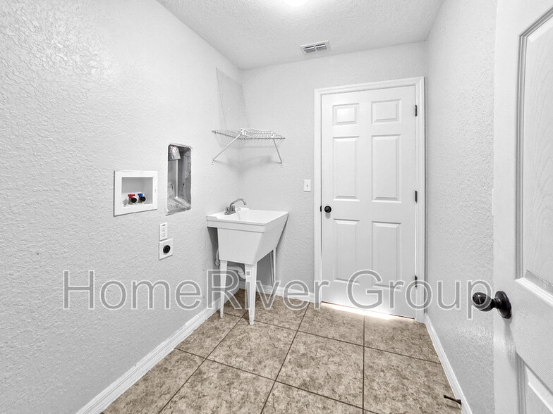 Building Photo - 4724 NW 81st Ct
