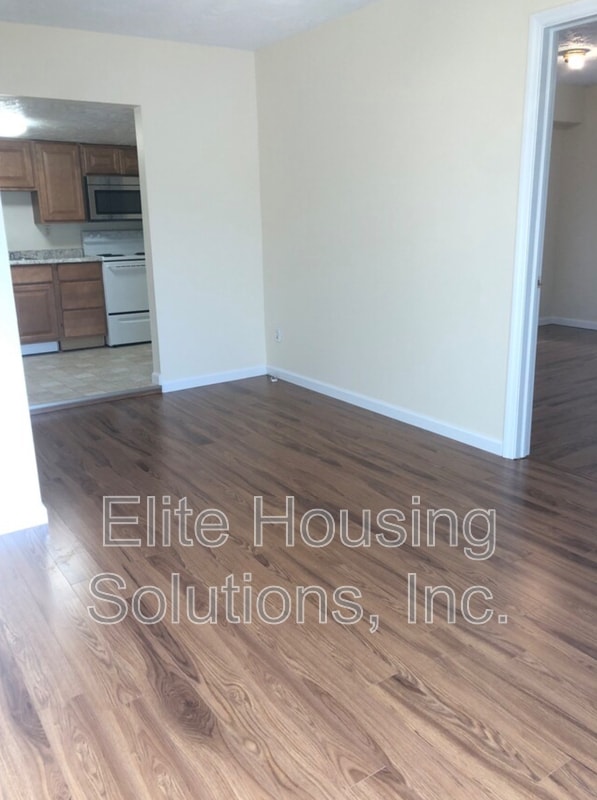 Building Photo - 204 Maple Ave