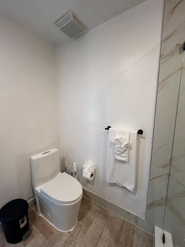 Building Photo - 1211 NE 15th Ave