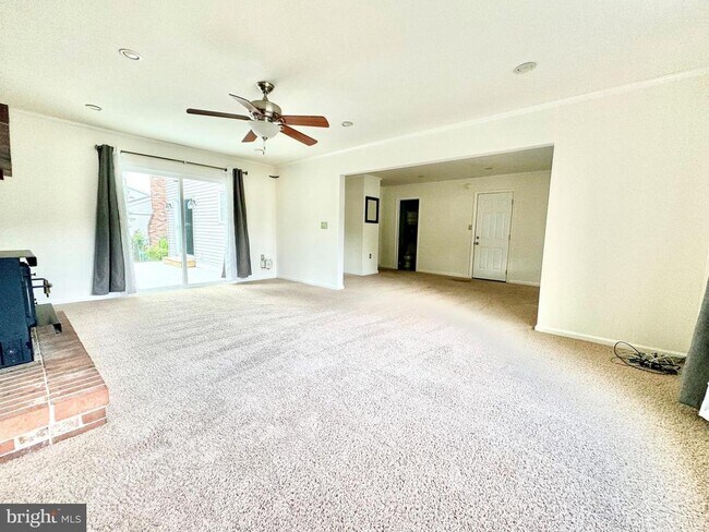 Building Photo - 302 Mimosa Ave