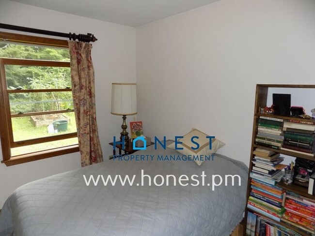 Building Photo - 43 Sunset Dr