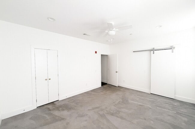 Building Photo - 1931 N Prairie Ave