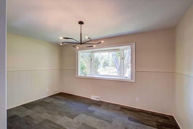 Building Photo - 401 Merrill Crest Dr