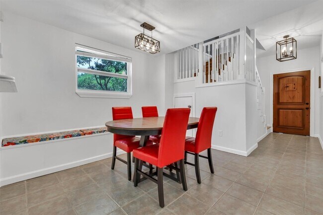 Building Photo - 612 Mockingbird Dr