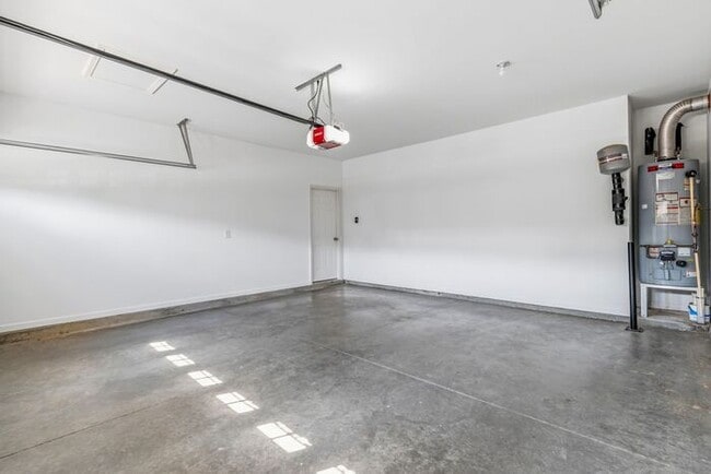 Building Photo - 5 Bedrooms in the heart of Summerfield!