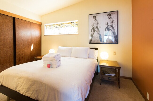 Building Photo - 4905-B Southwest Othello Street-SI ID1271726P