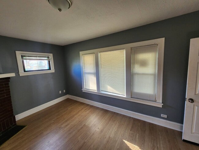 Building Photo - 13617 Glenside Rd