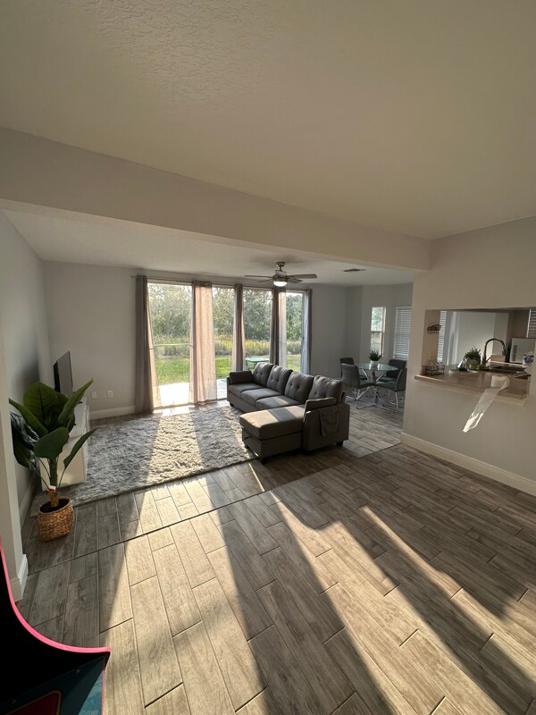 Building Photo - 537 Caribbean Dr