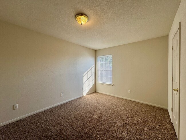 Building Photo - Duplex