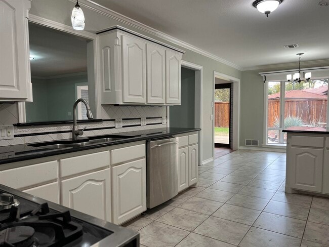 Building Photo - 2411 Clayton Ln