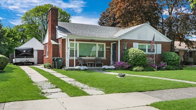 Building Photo - 8918 Parkside Ave