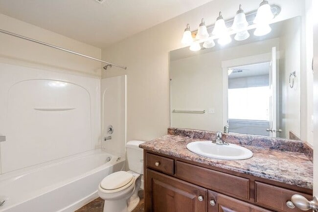 Building Photo - Gorgeous Provo Townhome