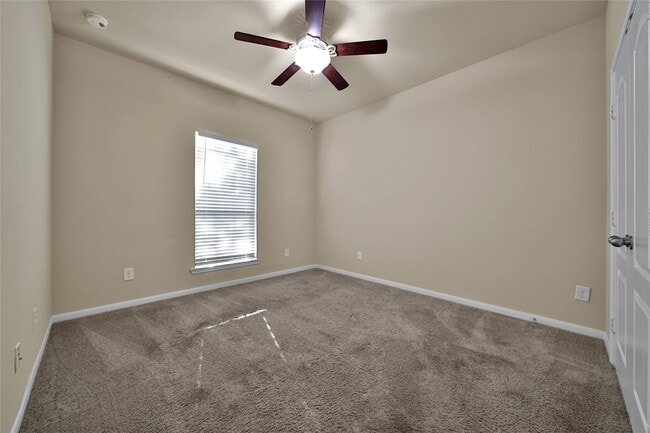 Building Photo - 25208 Forest Ledge Dr