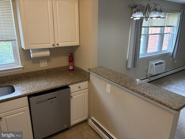Building Photo - 333 Lacey Ave