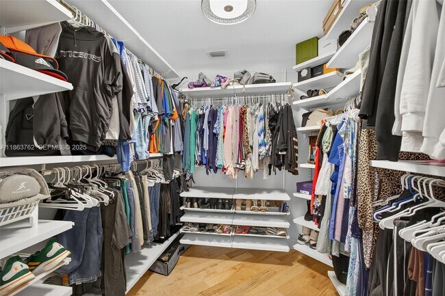 Building Photo - 15 Balfour Rd E