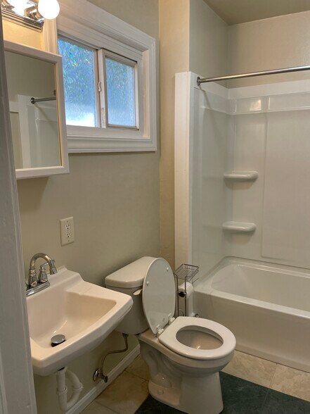 Building Photo - 715 Minor Ave