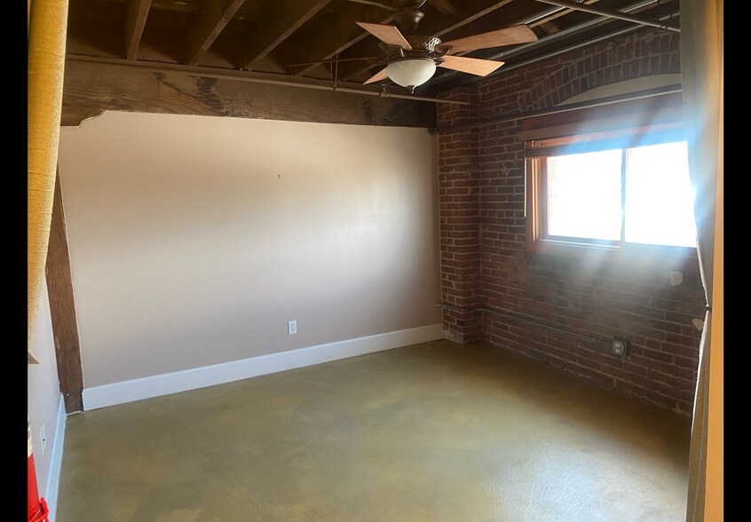 Building Photo - 201 Lamkin St