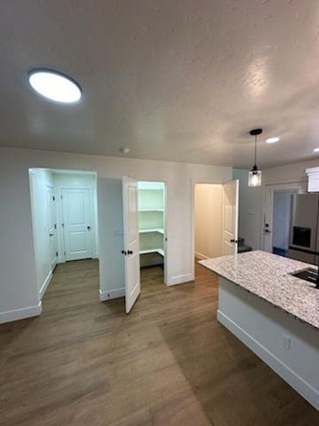 Building Photo - One Month Free Rent - Mountain Home Town HOme