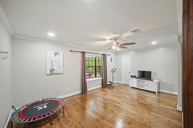 Building Photo - 15831 Ridge Park Dr