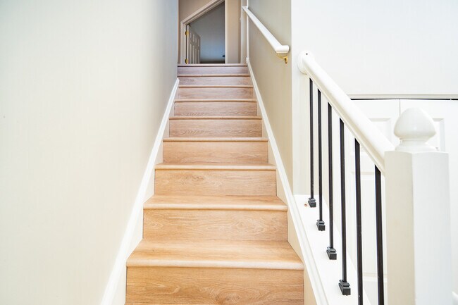 Building Photo - 2835 Rutland Cir