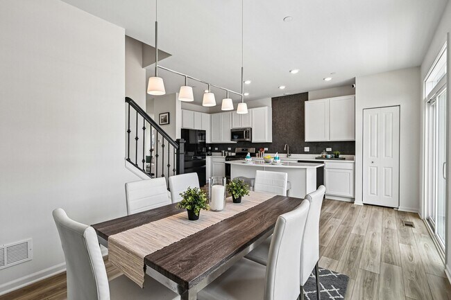 Building Photo - 1611 Bentz Way