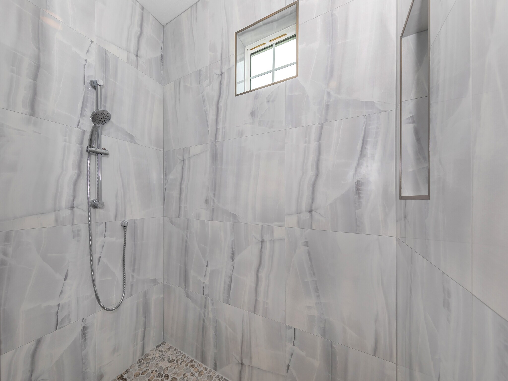 Building Photo - 906 E Venice Ave