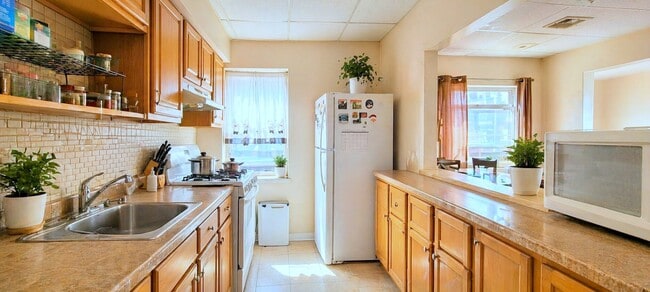 Building Photo - 61 Broadway