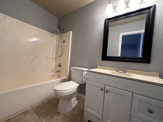 Building Photo - 4203 Savannah Cir