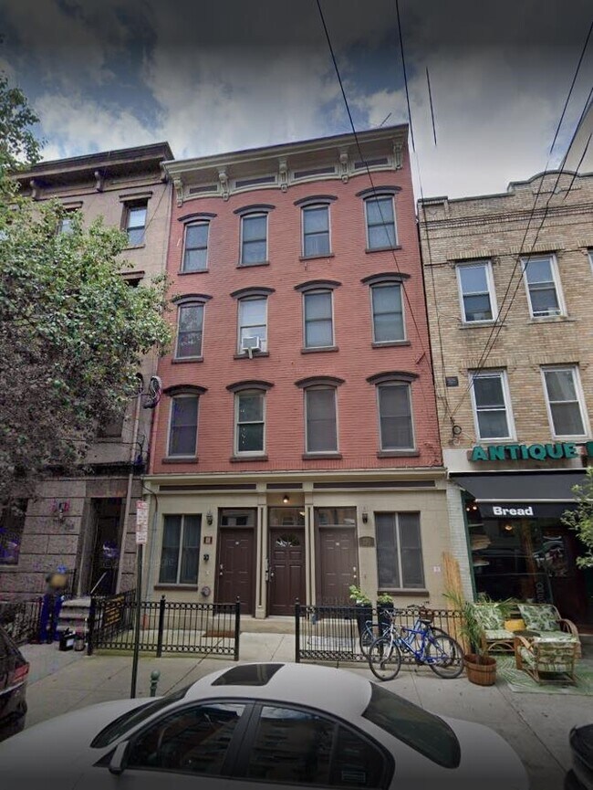 Primary Photo - 120 Willow Ave