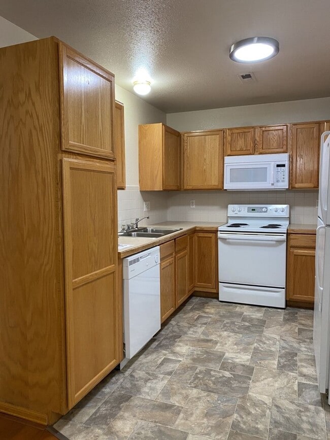 Building Photo - 3 Bed, 2 Bath Duplex in West Fort Collins close to Foothills