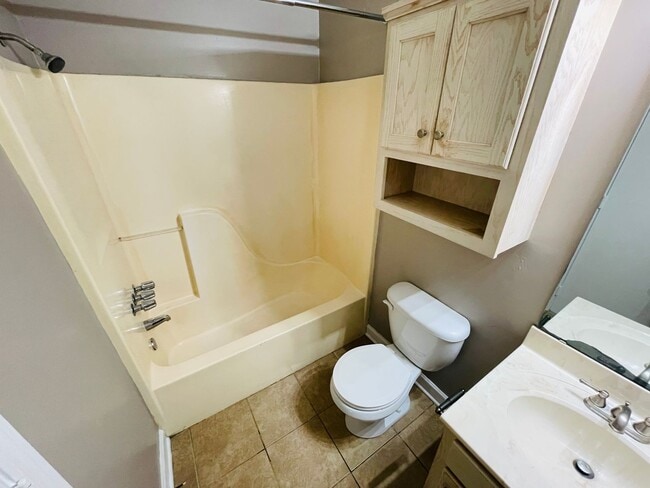 Building Photo - 2BD/2.5BA FOR RENT