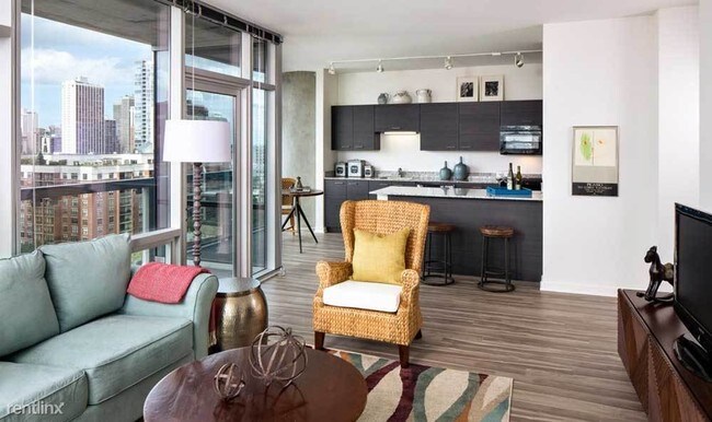 Building Photo - 1 br, 1 bath Condo - 730 N La Salle Dr 2005