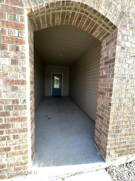 Building Photo - 400 Caldwell Sugar Rd