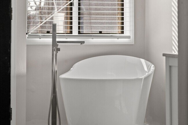 Building Photo - 42 Irish Hills Blvd