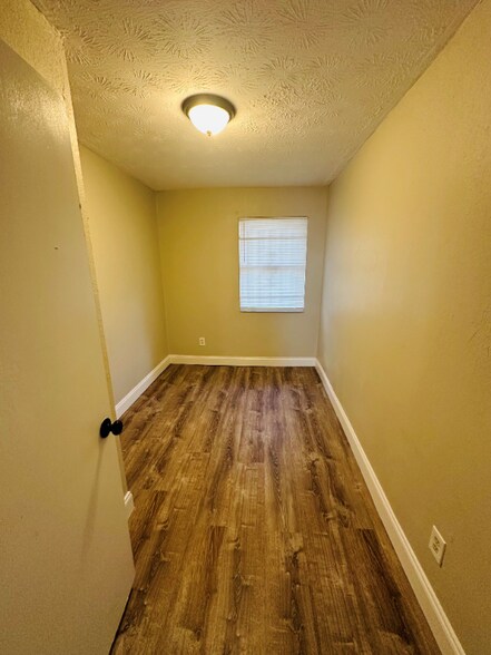 Building Photo - 7114 Ken Knight Dr W