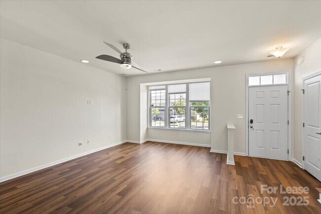 Building Photo - 3323 Major Samuals Way
