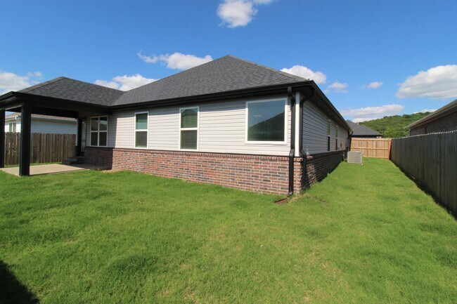 Building Photo - 427 Wagon Wheel Ave