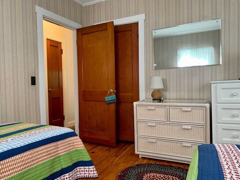 Building Photo - 67 Cable